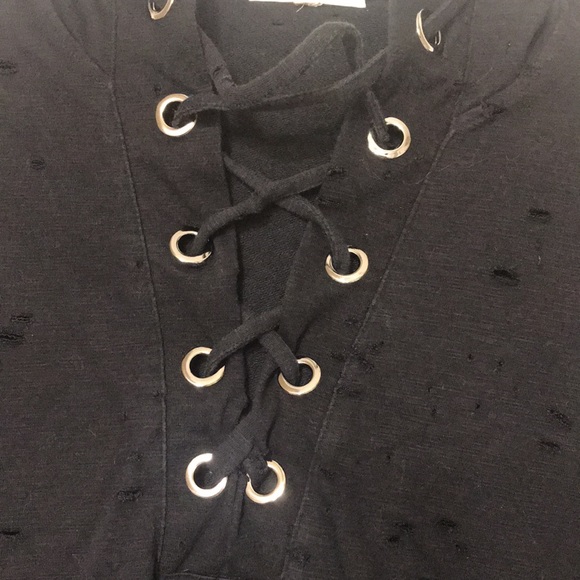 Hot and delicious black distressed shirt - Picture 2 of 9